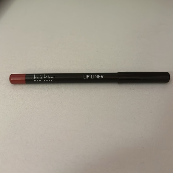 makeup - Picture 4 of 8